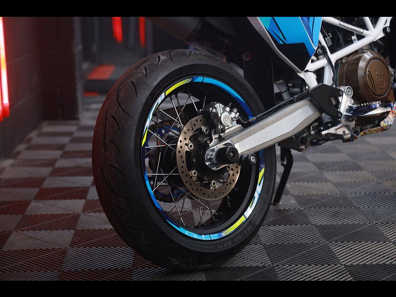 HUSQVARNA 701 Supermoto 701 SM Super Moto Petrol Manual Euro 4 (75 ps)