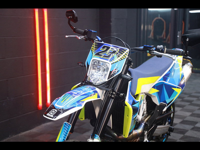 HUSQVARNA 701 Supermoto 701 SM Super Moto Petrol Manual Euro 4 (75 ps)