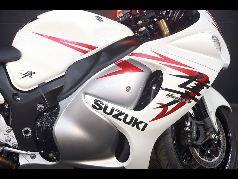Suzuki GSX1300R Hayabusa 1300 Super Sports Petrol Manual (197 ps)