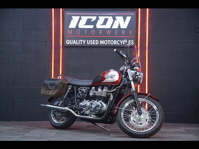Triumph Bonneville T100 865 T100 14087 MILES CLEAN EXAMPLE