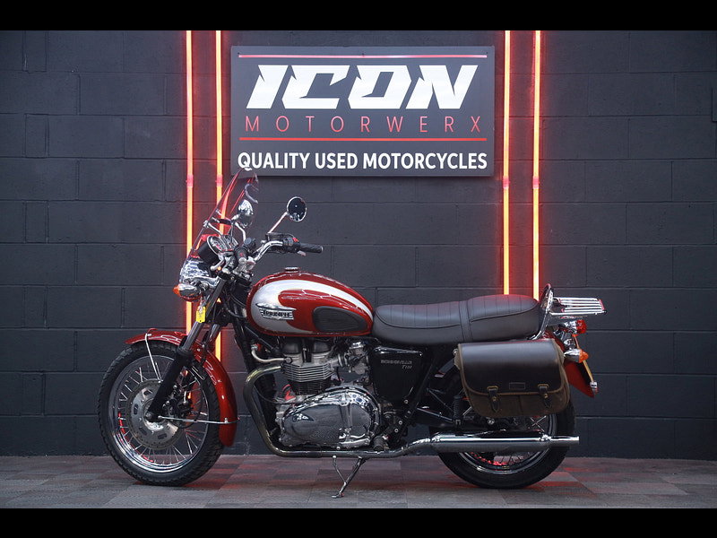 Triumph Bonneville T100 865 T100 14087 MILES CLEAN EXAMPLE