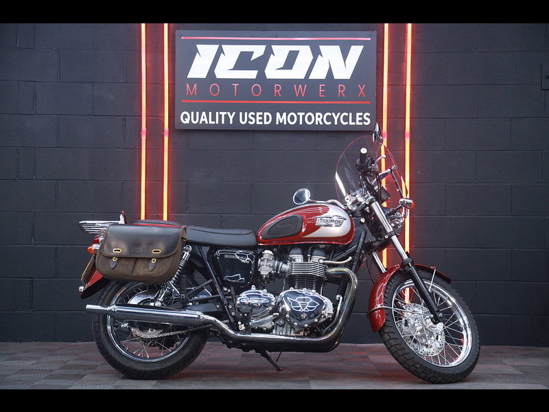 Triumph Bonneville T100 865 T100 14087 MILES CLEAN EXAMPLE
