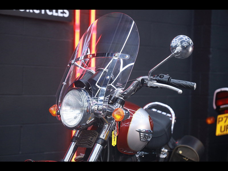 Triumph Bonneville T100 865 T100 14087 MILES CLEAN EXAMPLE