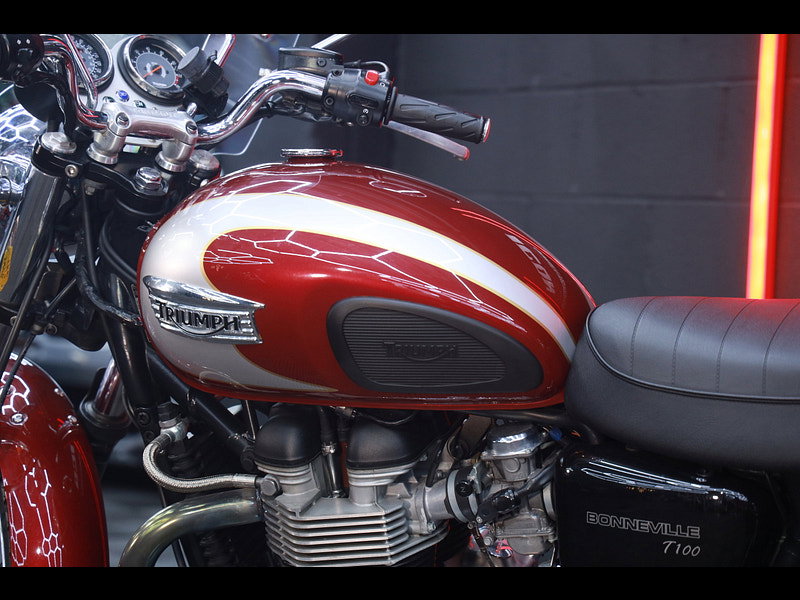 Triumph Bonneville T100 865 T100 14087 MILES CLEAN EXAMPLE