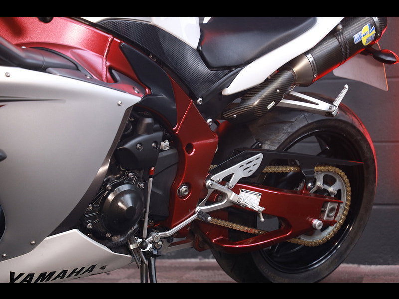 Yamaha R1 Big Bang red frame 