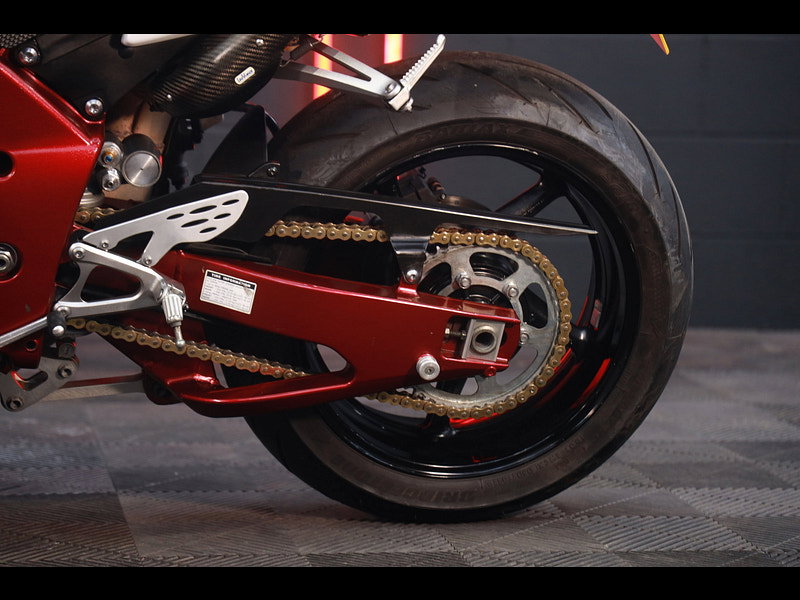 Yamaha R1 Big Bang red frame 