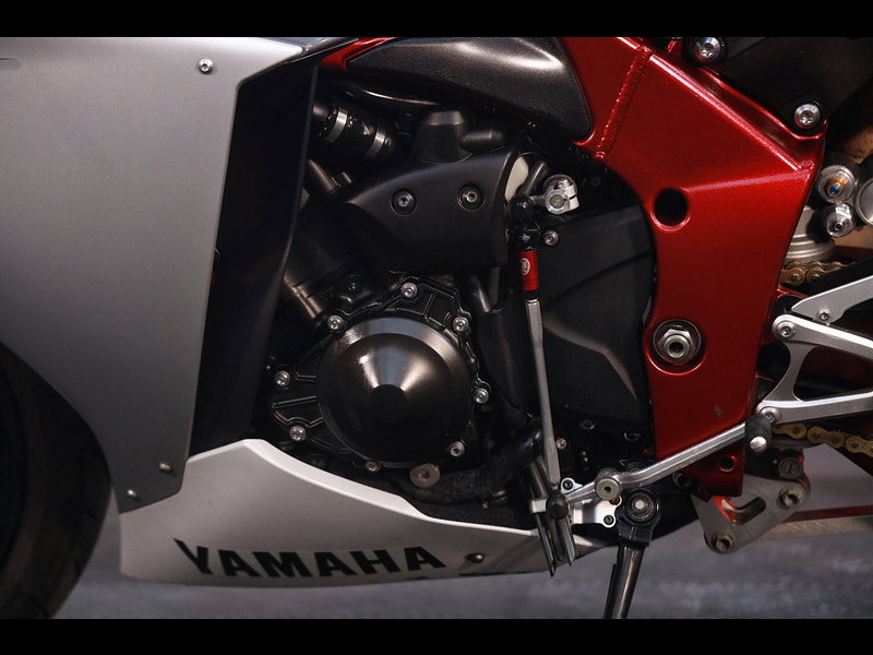 Yamaha R1 Big Bang red frame 