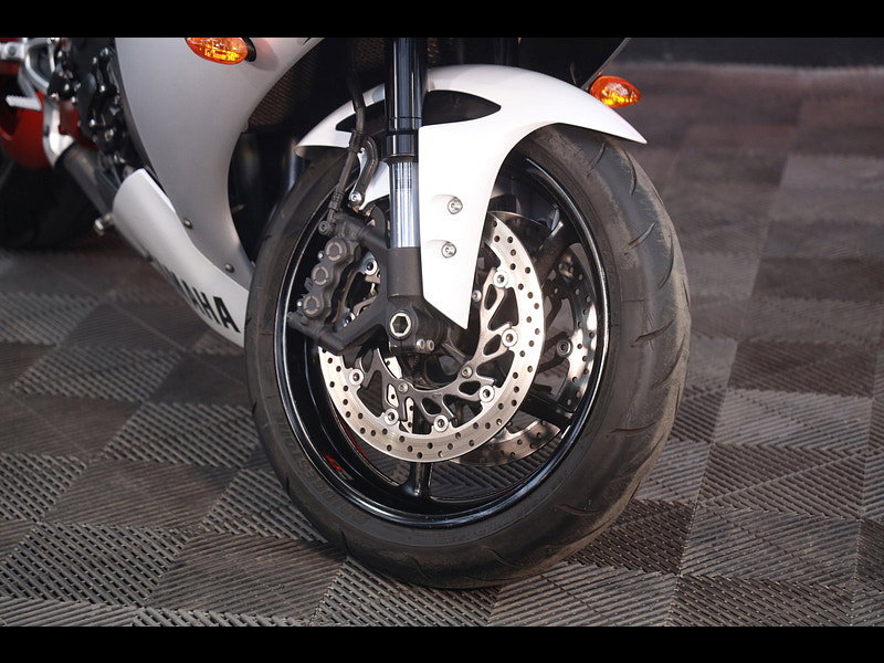 Yamaha R1 Big Bang red frame 