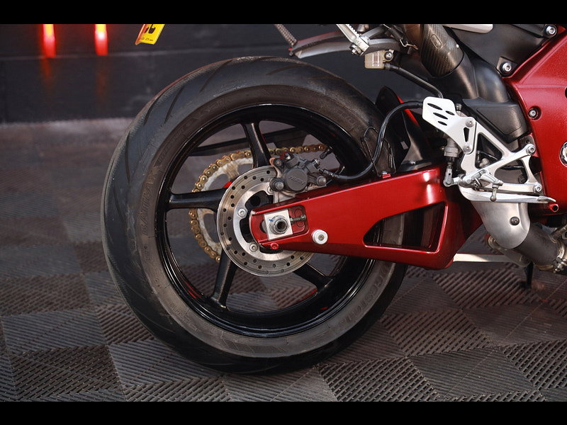 Yamaha R1 Big Bang red frame 