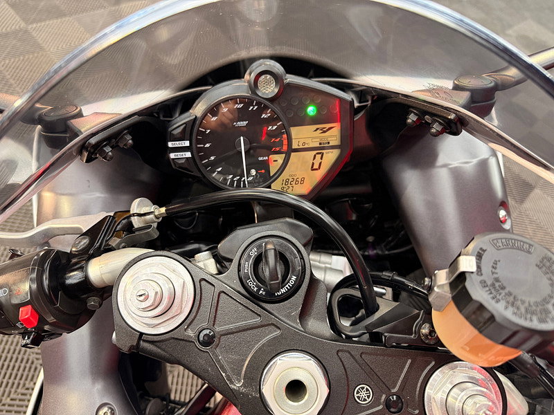 Yamaha R1 Big Bang red frame 