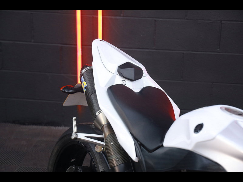 Yamaha R1 Big Bang red frame 