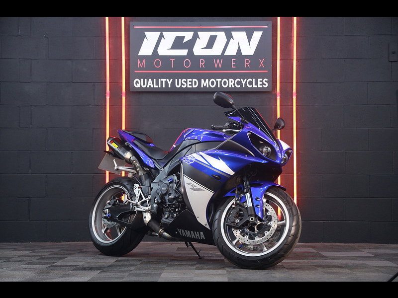 Yamaha R1 Big Bang THOUSANDS IN EXTRAS