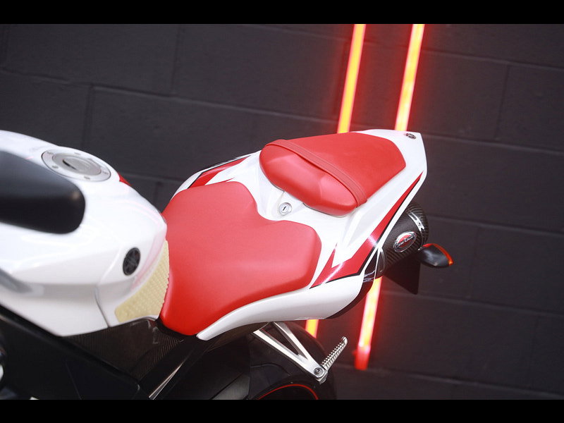 Yamaha R1 R1 1000 Super Sports CLEAN EXAMPLE
