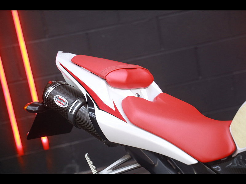 Yamaha R1 R1 1000 Super Sports CLEAN EXAMPLE