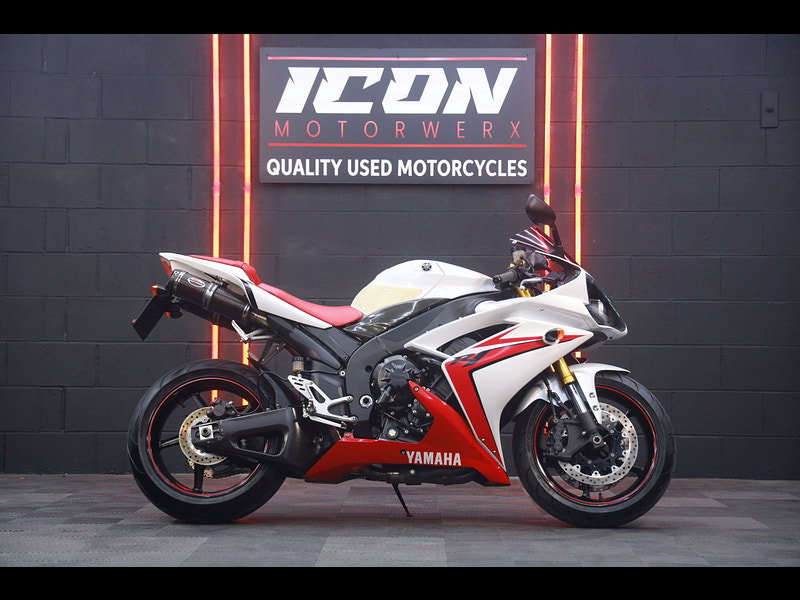 Yamaha R1 R1 1000 Super Sports CLEAN EXAMPLE