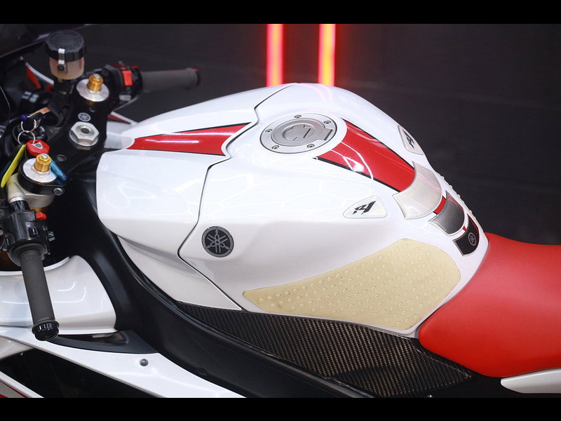 Yamaha R1 R1 1000 Super Sports CLEAN EXAMPLE