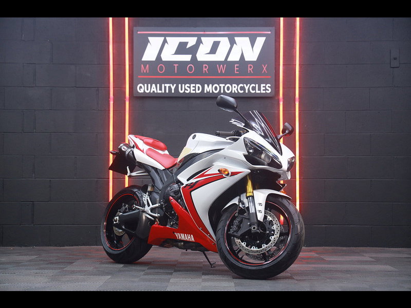 Yamaha R1 R1 1000 Super Sports CLEAN EXAMPLE