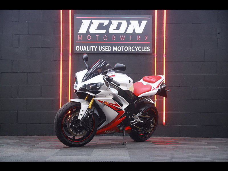 Yamaha R1 R1 1000 Super Sports CLEAN EXAMPLE