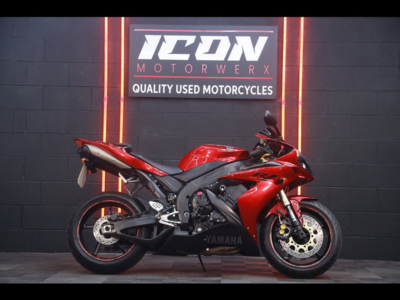 Yamaha R1 YZF R1 low miles lava Red