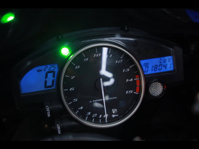 Yamaha R1 YZF R1 low miles lava Red