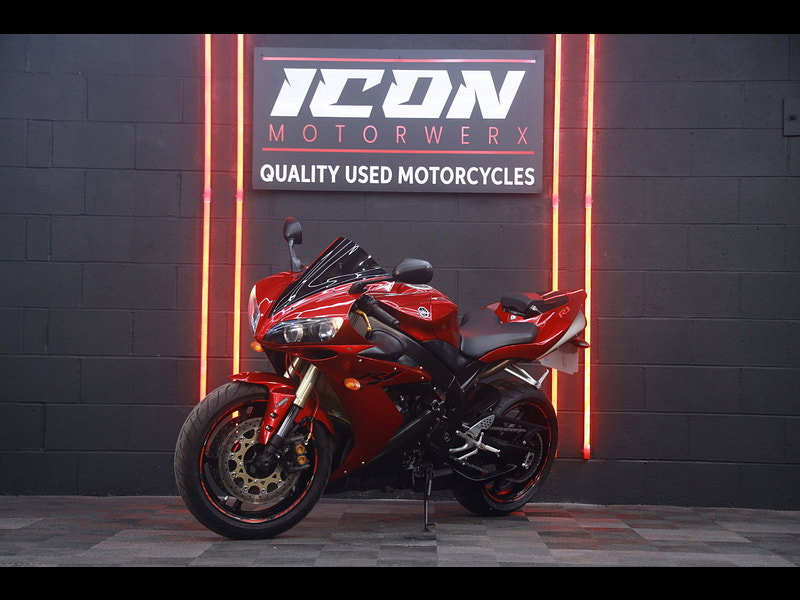Yamaha R1 YZF R1 low miles lava Red