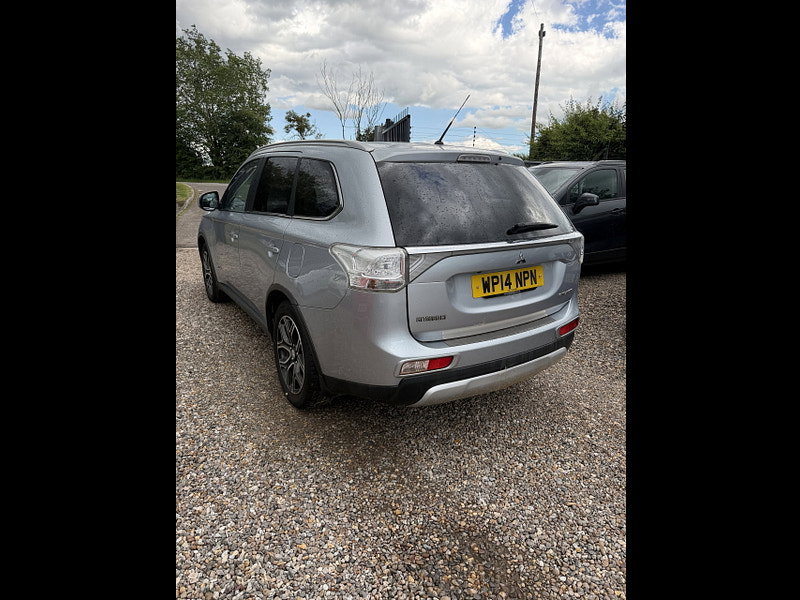 Mitsubishi Outlander 2.2 DI-D GX4 SUV 5dr Diesel Manual 4WD Euro 5 (s/s) (150 ps)