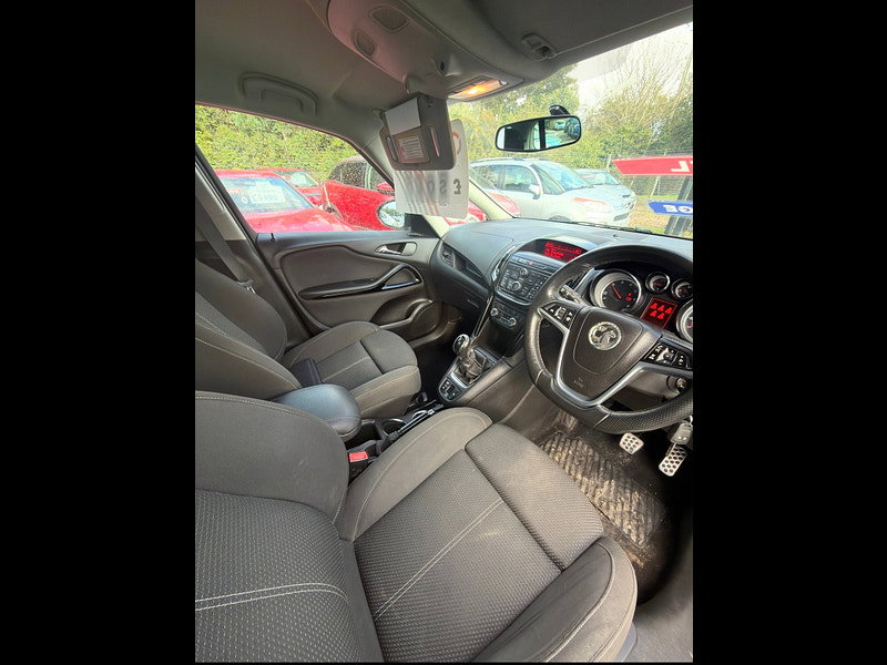 Vauxhall Zafira Tourer 1.6 CDTi ecoFLEX SRi MPV 5dr Diesel Manual Euro 6 (s/s) (136 ps)