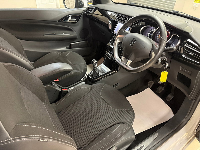 DS Automobiles DS 3 1.2 PureTech Connected Chic Hatchback 3dr Petrol Manual Euro 6 (s/s) (110 ps)
