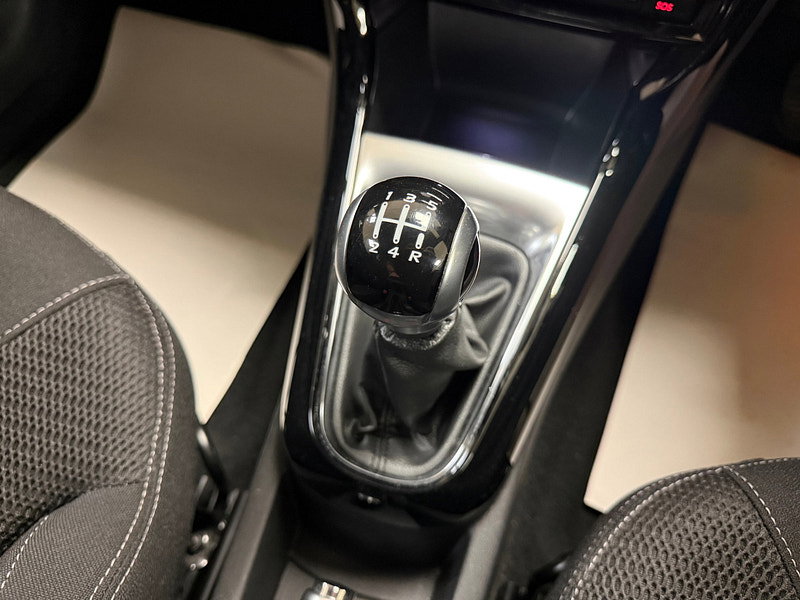 DS Automobiles DS 3 1.2 PureTech Connected Chic Hatchback 3dr Petrol Manual Euro 6 (s/s) (110 ps)