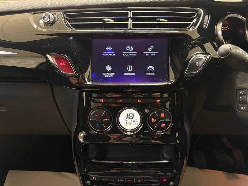 DS Automobiles DS 3 1.2 PureTech Connected Chic Hatchback 3dr Petrol Manual Euro 6 (s/s) (110 ps)