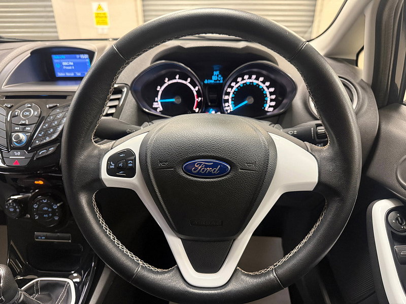 Ford Fiesta 1.0T EcoBoost Zetec Black Edition Hatchback 5dr Petrol Manual Euro 6 (s/s) (100 ps)