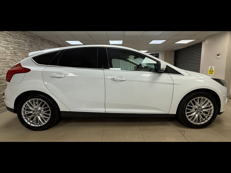 Ford Focus 1.6 Zetec Hatchback 5dr Petrol Manual Euro 5 (105 ps)