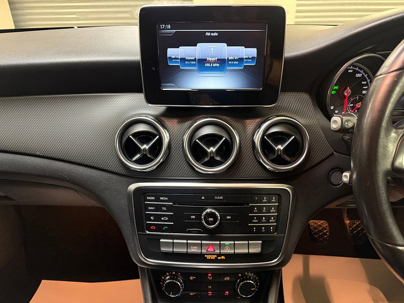 Mercedes-Benz GLA 1.6 GLA200 SE SUV 5dr Petrol Manual Euro 6 (s/s) (156 ps)