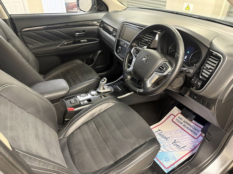Mitsubishi Outlander 2.0 12kWh Juro SUV 5dr Petrol Plug-in Hybrid CVT 4WD Euro 6 (s/s) (200 ps)