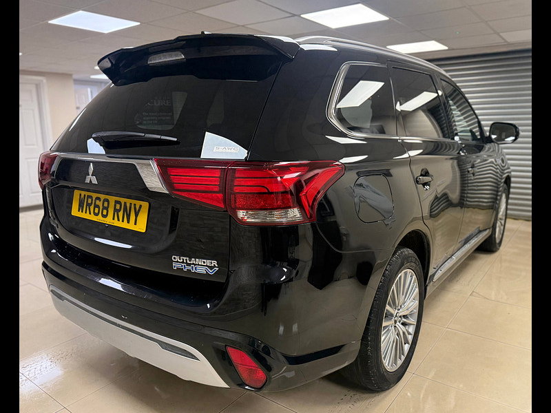 Mitsubishi Outlander 2.4h TwinMotor 13.8kWh 4h SUV 5dr Petrol Plug-in Hybrid CVT 4WD Euro 6 (s/s) (209 ps)