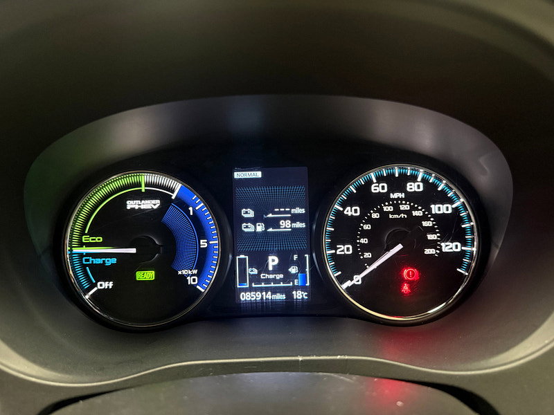 Mitsubishi Outlander 2.4h TwinMotor 13.8kWh 4h SUV 5dr Petrol Plug-in Hybrid CVT 4WD Euro 6 (s/s) (209 ps)