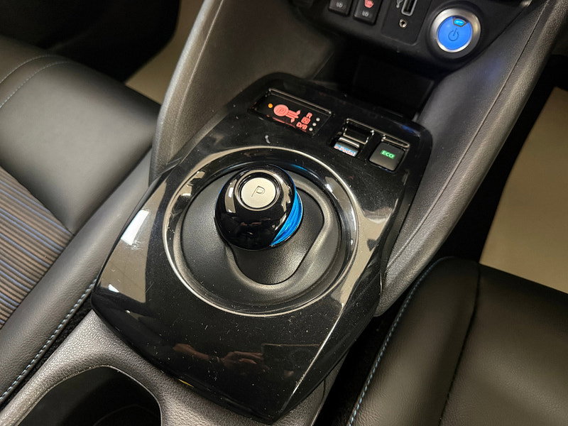 Nissan Leaf 40kWh N-Connecta Hatchback 5dr Electric Auto (150 ps)