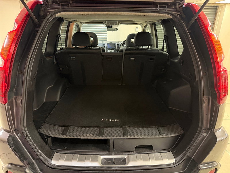 Nissan X-Trail 2.0 dCi Tekna SUV 5dr Diesel Manual 4WD Euro 4 (173 ps)