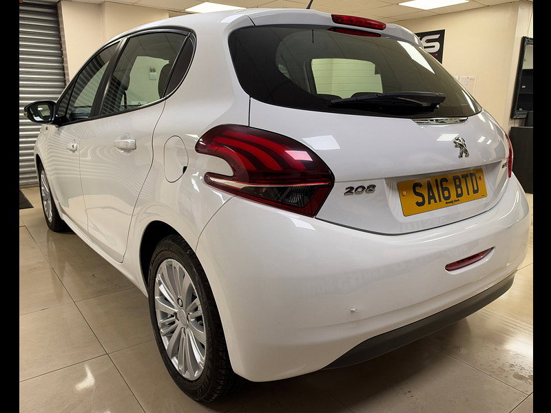 Peugeot 208 1.2 PureTech XS Lime Hatchback 5dr Petrol Manual Euro 6 (82 ps)