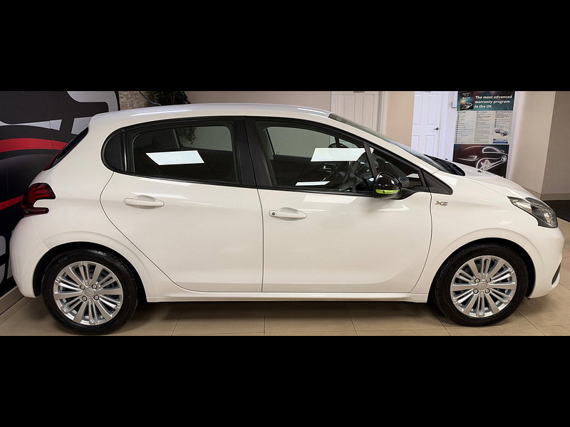 Peugeot 208 1.2 PureTech XS Lime Hatchback 5dr Petrol Manual Euro 6 (82 ps)