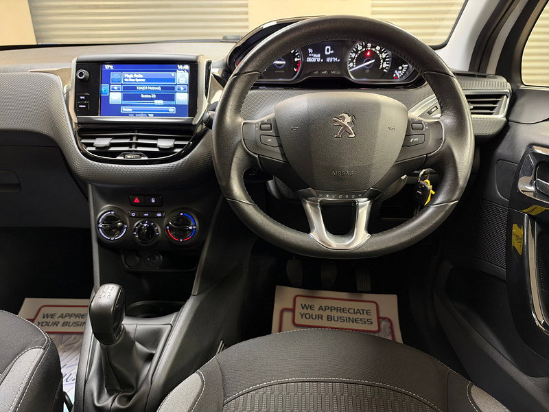 Peugeot 208 1.2 PureTech XS Lime Hatchback 5dr Petrol Manual Euro 6 (82 ps)