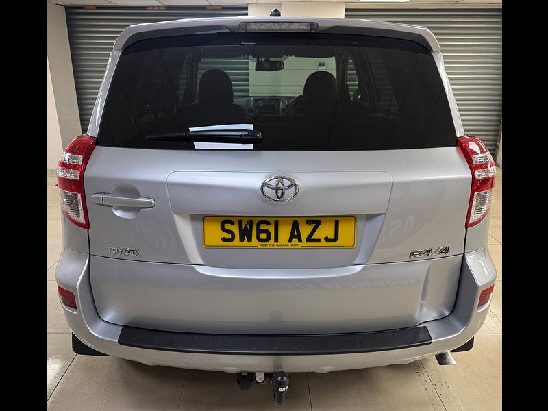 Toyota RAV4 2.2 D-4D XT-R SUV 5dr Diesel Manual 4WD Euro 5 (150 ps)