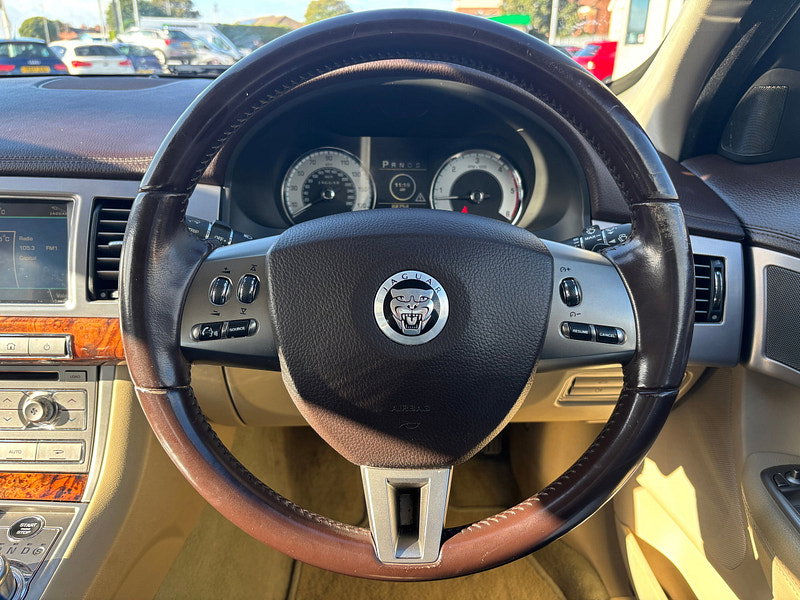 Jaguar XF 3.0d V6 Luxury Saloon 4dr Diesel Auto Euro 5 (240 ps)