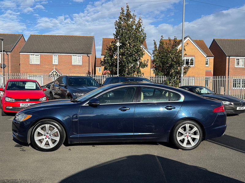Jaguar XF 3.0d V6 Luxury Saloon 4dr Diesel Auto Euro 5 (240 ps)