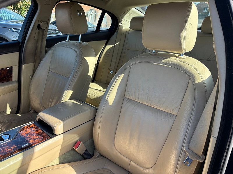 Jaguar XF 3.0d V6 Luxury Saloon 4dr Diesel Auto Euro 5 (240 ps)