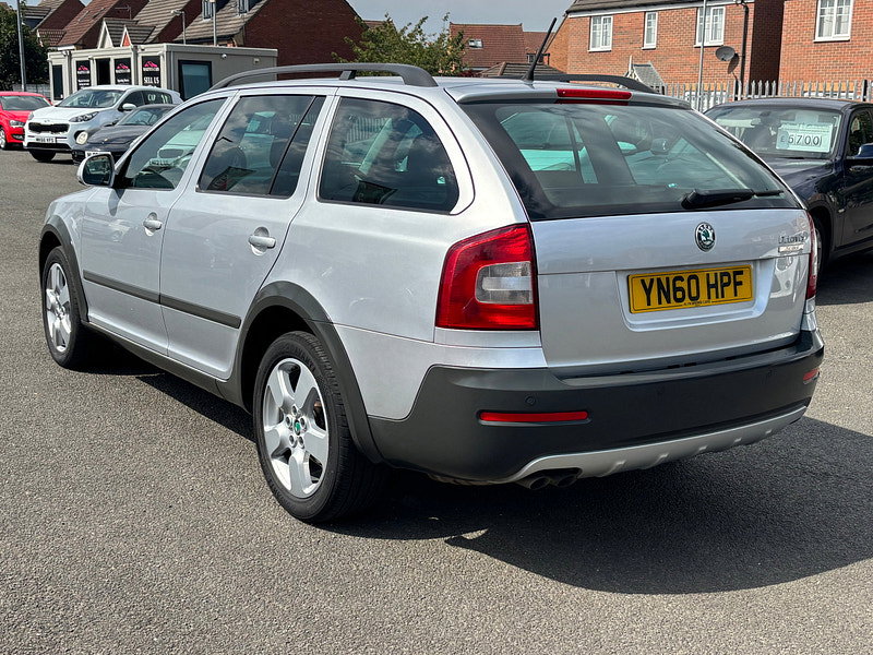 Skoda Octavia 2.0 TDI Scout Estate 5dr Diesel Manual 4WD Euro 5 (140 ps)