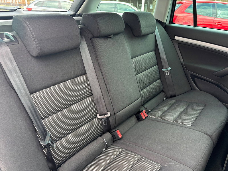 Skoda Octavia 2.0 TDI Scout Estate 5dr Diesel Manual 4WD Euro 5 (140 ps)