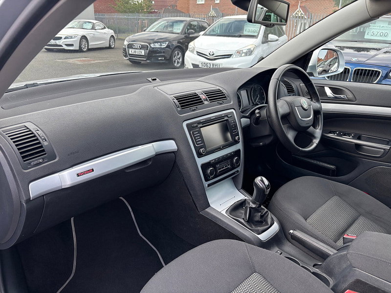 Skoda Octavia 2.0 TDI Scout Estate 5dr Diesel Manual 4WD Euro 5 (140 ps)