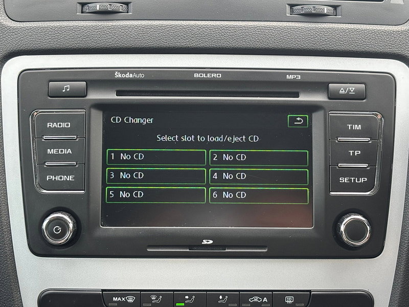 Skoda Octavia 2.0 TDI Scout Estate 5dr Diesel Manual 4WD Euro 5 (140 ps)