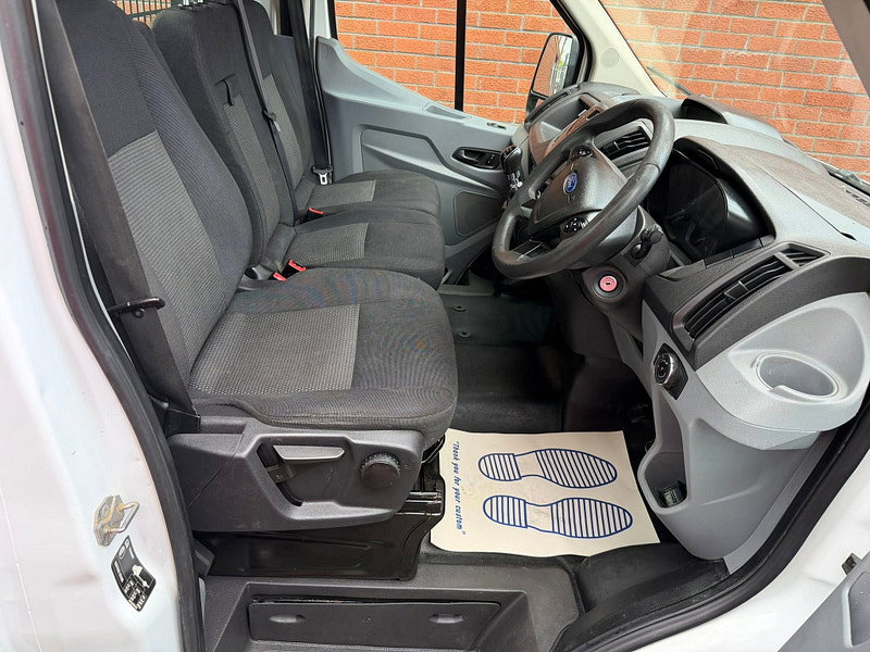 Ford Transit 2.2 TDCi 350 Chassis Cab 2dr Diesel Manual RWD L3 H1 Euro 5 (DRW) (100 ps)